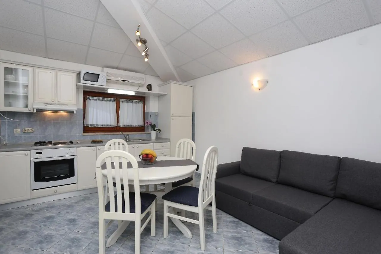 Apartments Creska 629 Rabac