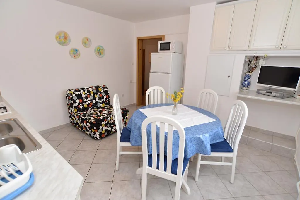 Apartments Creska 629 Rabac 0*,