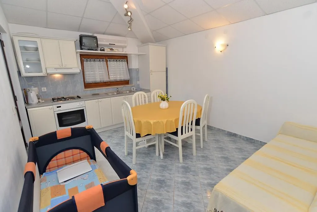 Apartments Creska 629 Rabac