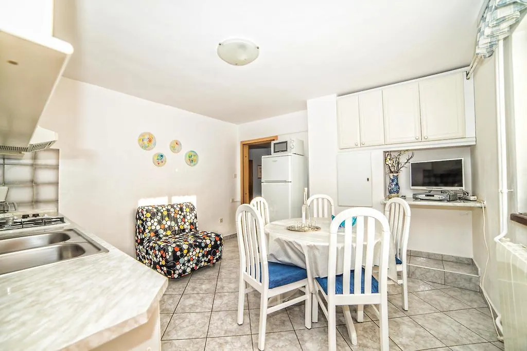 Apartments Creska 629 Rabac