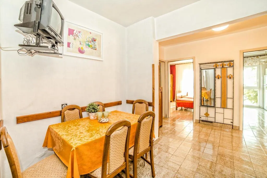 Apartments Creska 629 Rabac 0*,