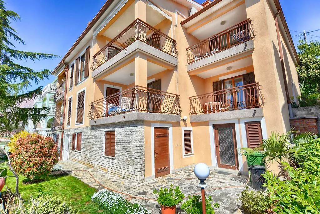 Apartments Creska 629 Rabac